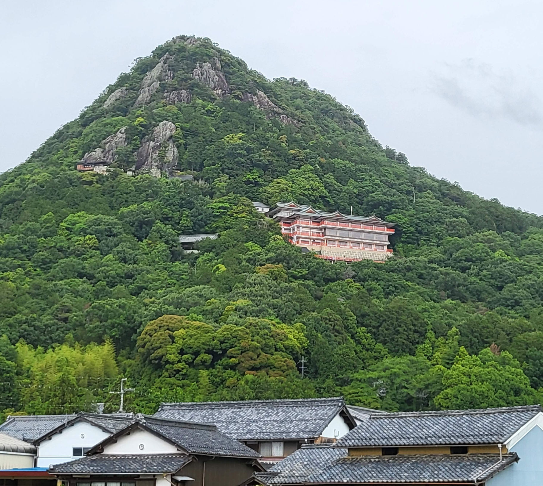 Travel Arrange Japan Making your own amulets (omamori) at Tarobogu